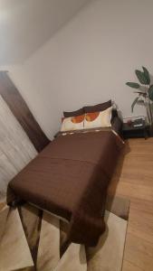 a bed sitting in a room with at Apartament Decebal- 2 dormitoare in Bistriţa