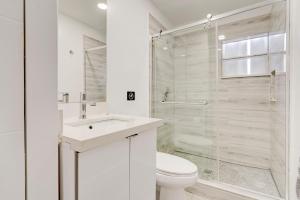 Koupelna v ubytování Modern Home, Excellent Location Miami + 35 fotografií