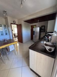 Η κουζίνα ή μικρή κουζίνα στο Suíte +1 φωτογραφίες