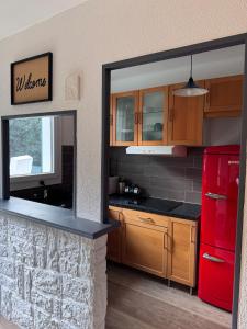 Kuchyň nebo kuchyňský kout v ubytování Appartement cosy rez de jardin Kaligone