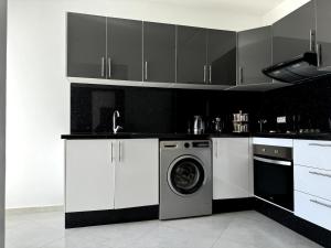 Η κουζίνα ή μικρή κουζίνα στο New Comfortable Apartment with Netflix & IPTV