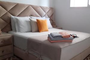 En eller flere senge i et værelse på Appartement Proche Plage avec Parking & Wi-Fi