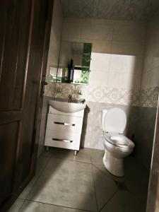 Koupelna v ubytování Тun Haus + 9 fotografií