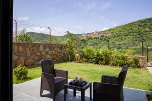 Nespecifikovaný výhled na hory nebo výhled na hory při pohledu z vily