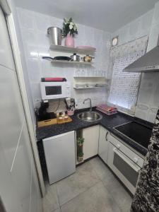 Una cocina o cocineta en Latorre jacuzzi jerez 6 fotos más