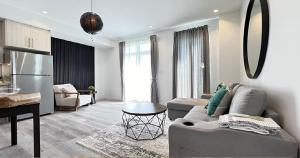 صورة لـ Bentley Commons Fallsview - Luxury 4 Bedroom 4 Bath Townhouse في شلالات نياجارا