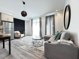 صورة لـ Bentley Commons Fallsview - Luxury 4 Bedroom 4 Bath Townhouse في شلالات نياجارا