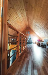 a room with a wooden ceiling and a wooden floor at Domki Sielankowo in Odargowo