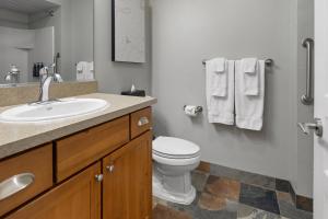 Bilik mandi di WorldMark Arrow Point +32 gambar