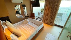 a hotel room with a bed and a mirror at Setai Aquamaris by Setai Apartaments in João Pessoa +62 photos