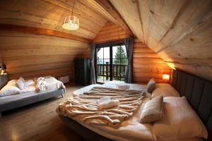 En eller flere senge i et værelse på Zrub Pod smrčinou