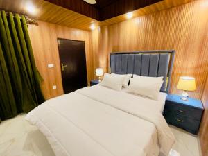 Ένα ή περισσότερα κρεβάτια σε δωμάτιο στο Hotel Five Rivers - Airport Road