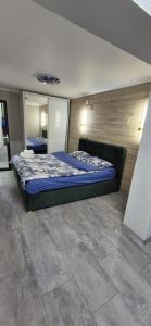 Ένα ή περισσότερα κρεβάτια σε δωμάτιο στο Safta Apartaments Center