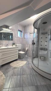 Koupelna v ubytování Apartment Borna - Self Check-In & Free Parking