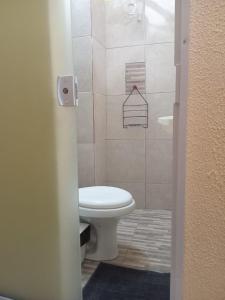 a bathroom with a toilet and a shower stall at Kitnet confortável no centro de cabo frio in Cabo Frio