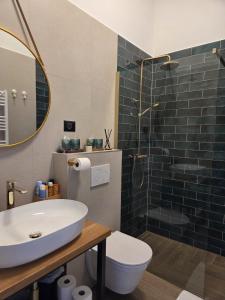 Ένα μπάνιο στο Silver House - Home away from home +39 φωτογραφίες