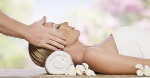 a woman getting a massage from a spa therapist at B&B San Russorio in Pisa
