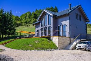 Το κτήριο όπου στεγάζεται  η βίλα