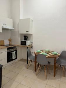 Gallery image of Spacieux T3 centre-ville 4 personnes in Marseille