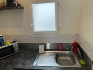 Η κουζίνα ή μικρή κουζίνα στο Chambre confortable chez habitant +8 φωτογραφίες