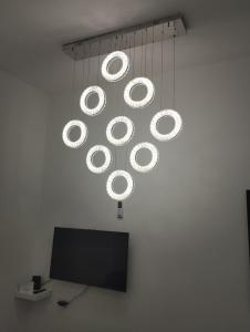 a bunch of plates hanging from a wall at פנינה בבקעה - בקרבת עמק המייענות בקעת הירדן in Bet Sheʼan