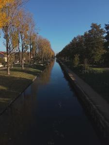 a canal of water with trees on the side at Chambre simple à 20 minutes de Paris in Livry-Gargan