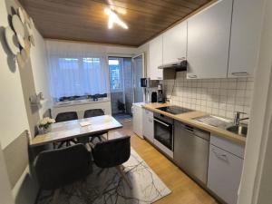 a kitchen with a table and some chairs in it at 4 You Apartment in Leoben mit Balkon, Garten und kostenlosen Parkplatz in Leoben