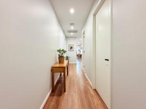 Fotografie z fotogalerie ubytování Deluxe Bedroom I HERstay at Mt Atkinson v destinaci Truganina