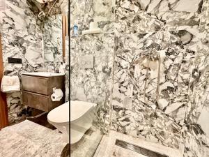 Ένα μπάνιο στο Oasis Studio - Parking, Fiber, Near the Station +10 φωτογραφίες