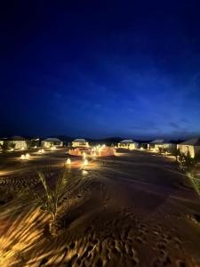 Φυσικό τοπίο κοντά σε οργανωμένο κάμπινγκ +11 φωτογραφίες