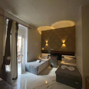 Ένα ή περισσότερα κρεβάτια σε δωμάτιο στο Cairo Season Hotel