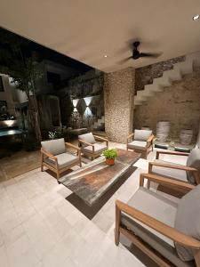 a living room with several chairs and a couch at Casa Chultun Mérida Centro in Mérida +117 photos