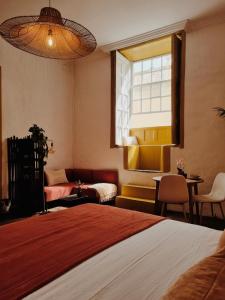 a bedroom with a bed and a couch and a window at OroCasa7 in La Orotava