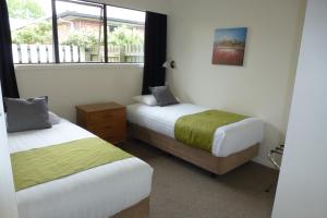 Cama ou camas em um quarto em ASURE Adcroft Motel