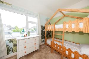 Postel nebo postele na pokoji v ubytování Amazing 2BDR house close to the city August deals