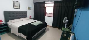 Postel nebo postele na pokoji v ubytování La Bellota Surf House Huanchaco