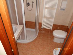 Koupelna v ubytování Hotel Val Di Sangro + 13 fotografií