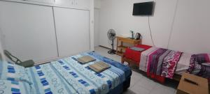 Postel nebo postele na pokoji v ubytování La Bellota Surf House Huanchaco + 7 fotografií