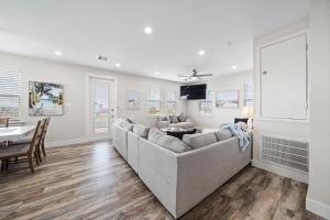 TV a/nebo společenská místnost v ubytování Coral Mountain