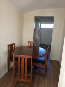 a dining room table and chairs in a room at Cómodo y económico departamento en segundo piso in La Serena +3 photos
