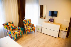 TV a/nebo společenská místnost v ubytování Gumbet Hotel