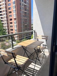 a wooden table and two chairs on a balcony at Keep walking in Nuñoa in Santiago