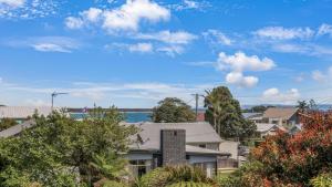 a house in a suburb with a view of the water at King Stingray in Currarong