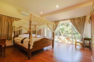 En eller flere senge i et værelse på Private 400m2 Villa - Hearth - Mountain View - Huge yard - AC - Late Check-in