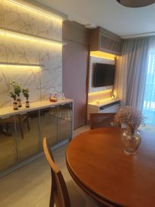 TV a/nebo společenská místnost v ubytování AP central Pôr do sol 2 quartos