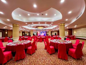 Restaurace v ubytování Khách sạn Quốc tế Lợi Lai - Li Lai International Hotel + 47 fotografií