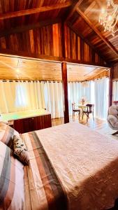 a bedroom with a bed and a table in a room at Cabana com banheira de Hidro e vista para o mar, privativa e tranquila localização excelente in Florianópolis +26 photos