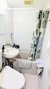 Koupelna v ubytování MIYAVI#201 3min walk Narimasu Station, 2 people, double bed, Tokyo's largest Don Quijote + 11 fotografií