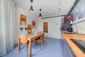 
A kitchen or kitchenette at Crocus Suite
