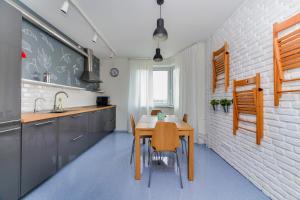 
A kitchen or kitchenette at Crocus Suite
